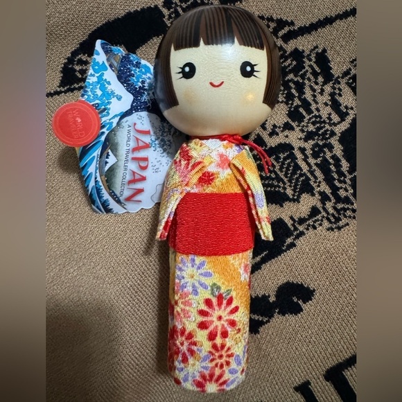 - Kyugetsu Japanese wood Dolls - Picture 3 of 7